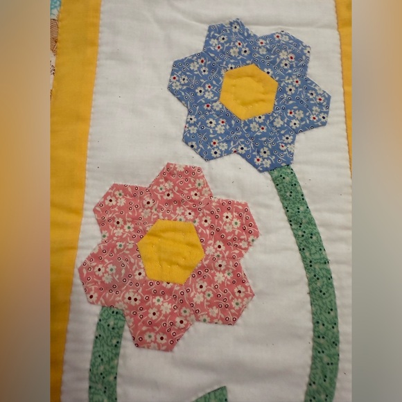 Flowers on a Vine - Hand Applique Quilted Table Runner" 12” x 22” - Picture 2 of 7